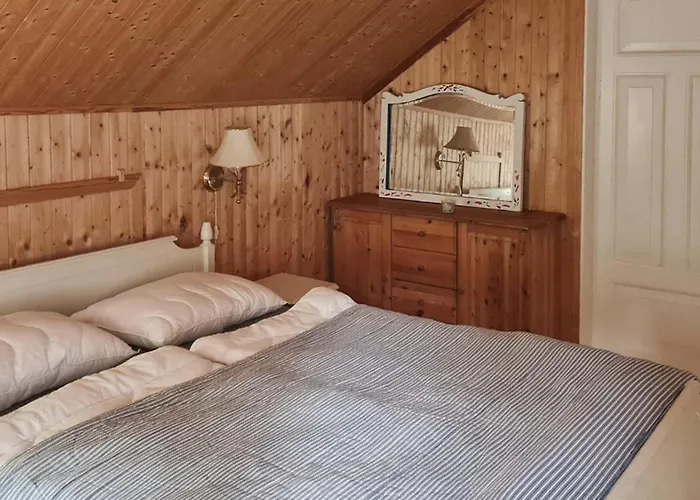 4 Bedroom Cozy In - Nvk242 Holiday home