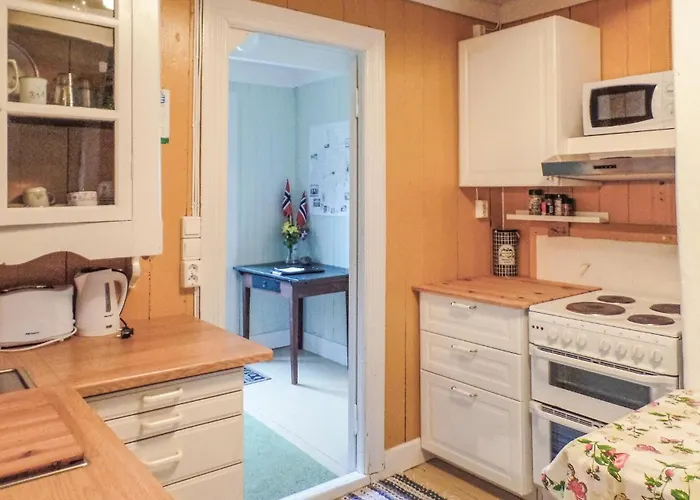 4 Bedroom Cozy In - Nvk242 *